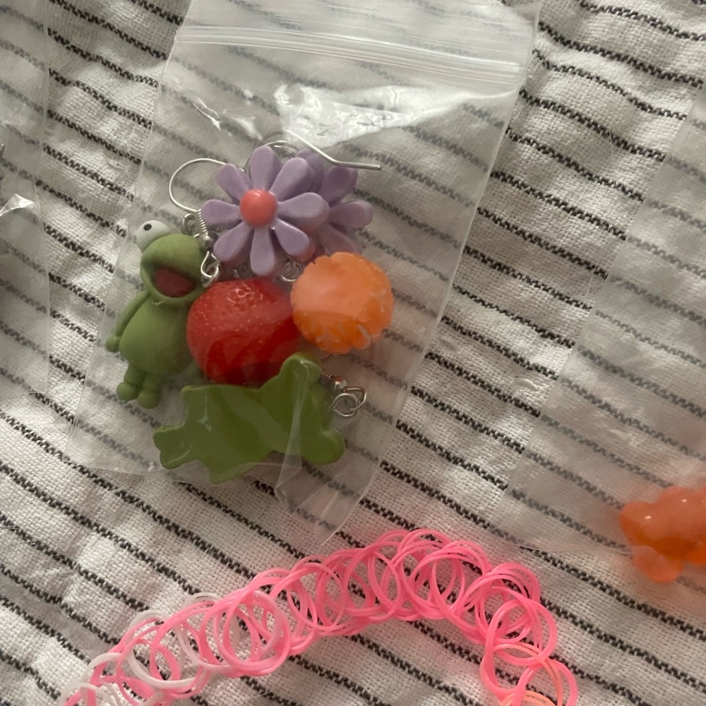 Colorful Accessories Set - Picture 5 of 8